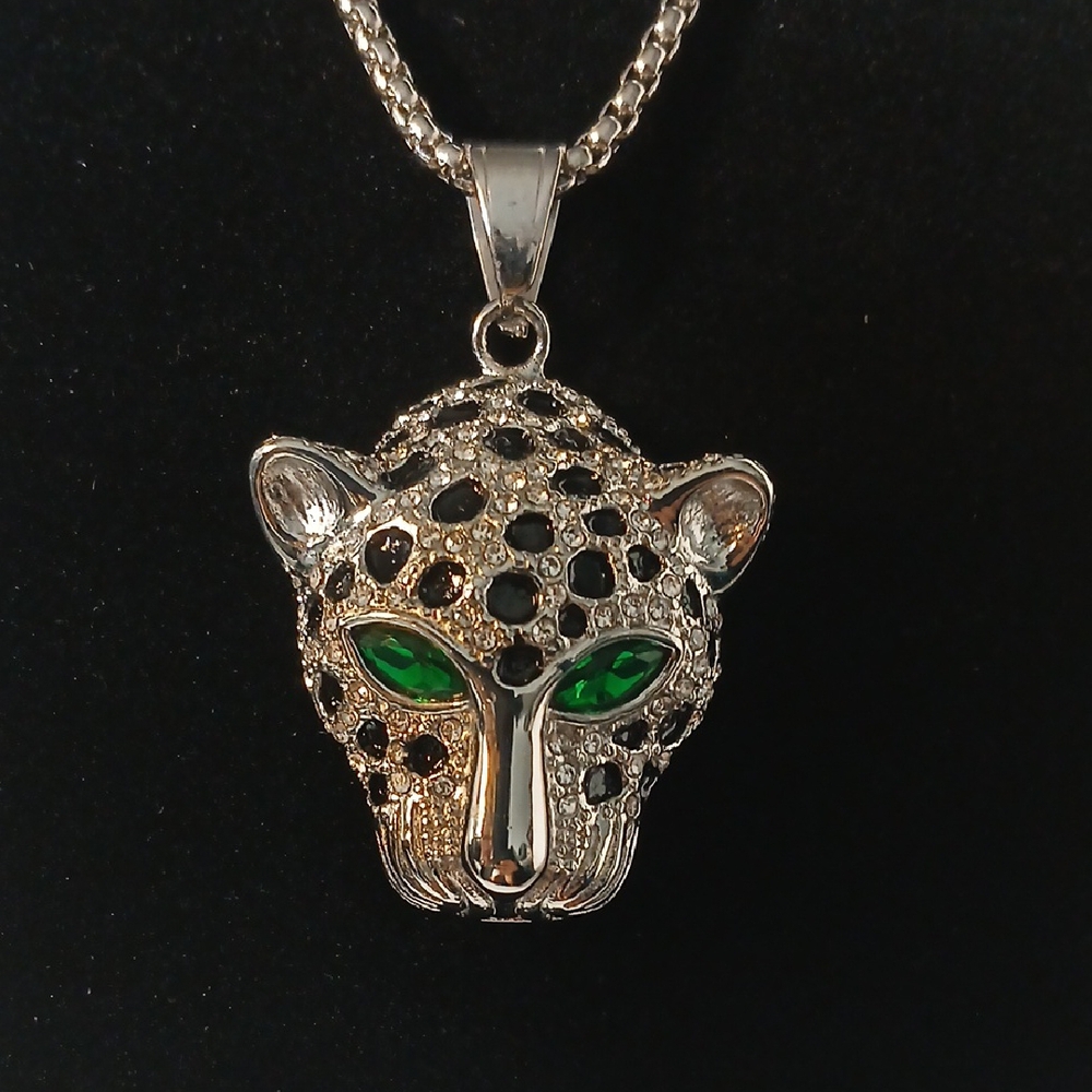Elegant Silver Leopard Pendant Necklace